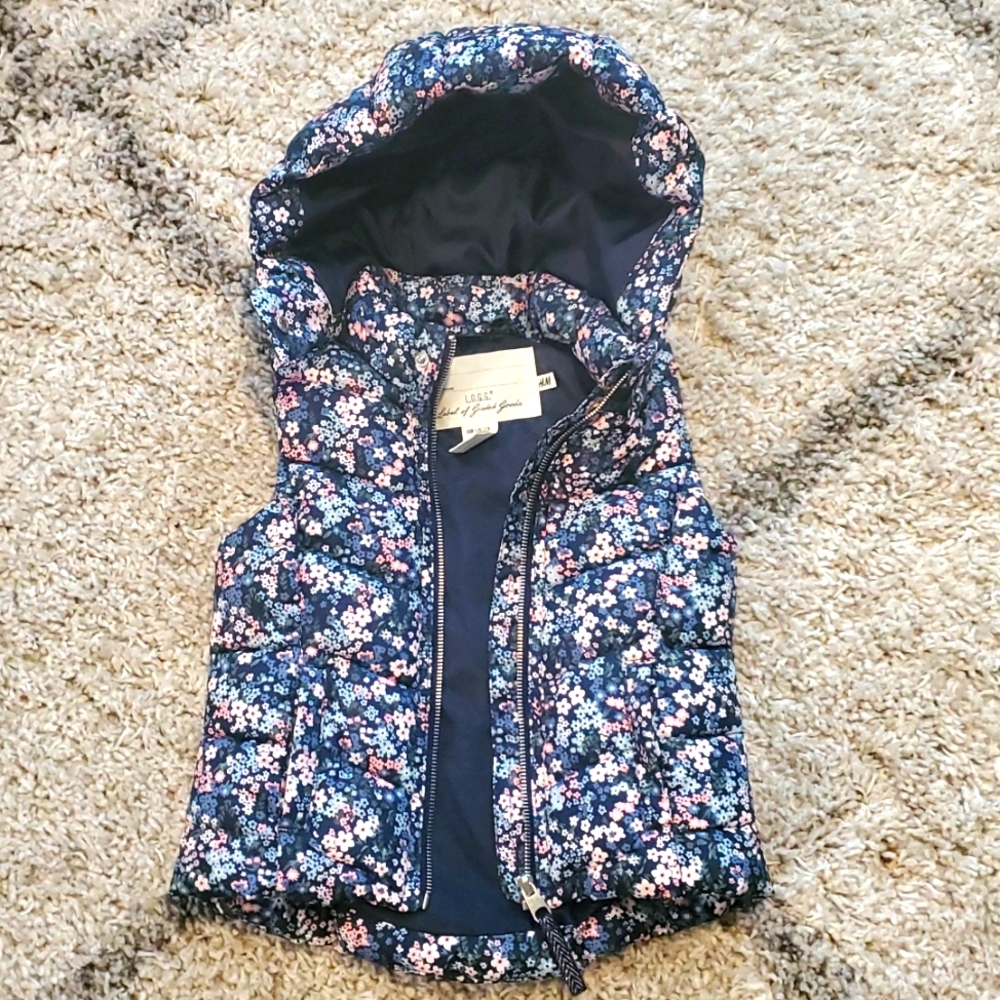 Girls H&M Vest size 4-6. New without tags